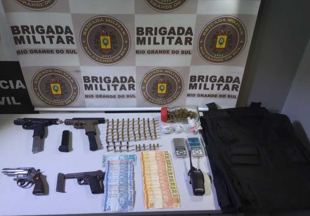 Policiais do Batalhão de Choque apreendem quatro armas de fogo em Rio Grande