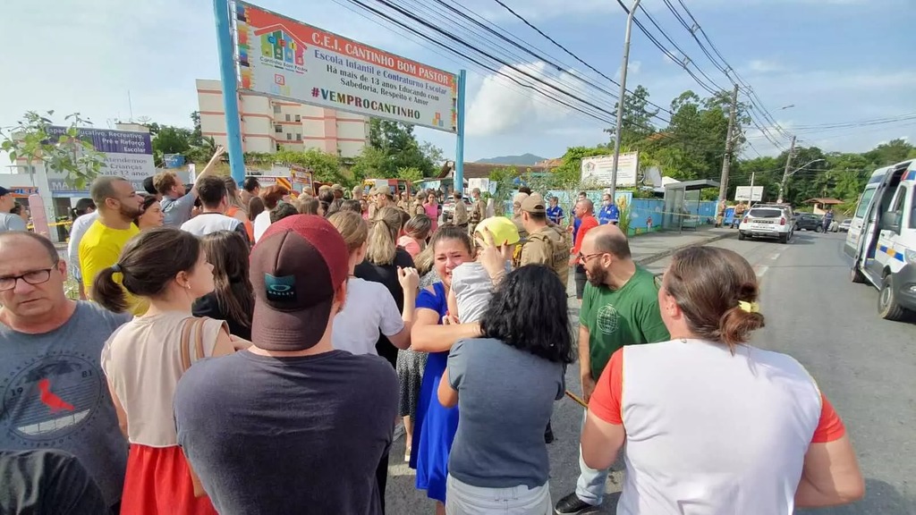 Ataque a creche em Blumenau deixa quatro crianças mortas