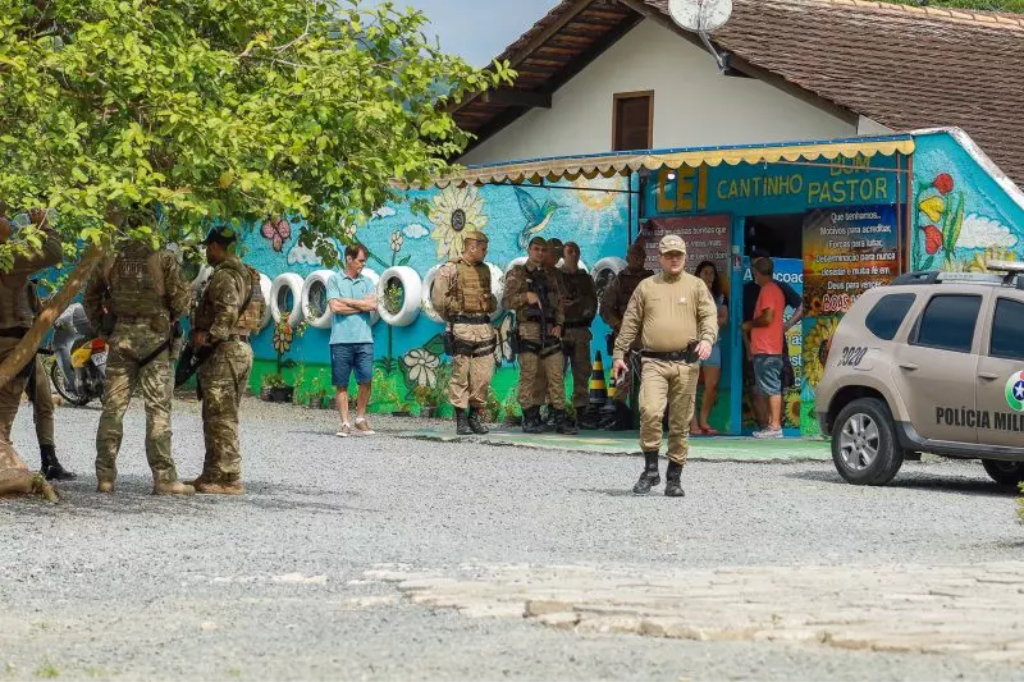 Autor de ataque a creche de Blumenau já esfaqueou padrasto e cachorro, diz polícia