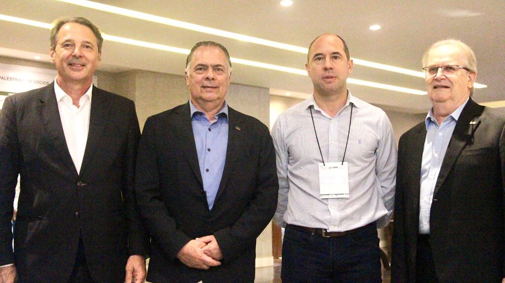 Nilton Wolff - Diretor jurídico da Fiesc, Carlos Kurtz;  vice-presidente da Fiesc Gilberto Seleme;  vice-presidente da Fiesc, para assuntos da Serra Catarinense, Israel Marcon; presidente da Câmara da Indústria Florestal da Fiesc, Odelir Batistella