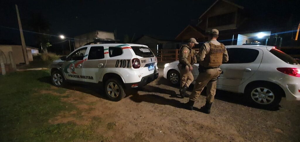 BANDIDOS INVADEM RESIDÊNCIA E RENDEM FAMÍLIA NO TREVO DE SÃO JOÃO DO SUL