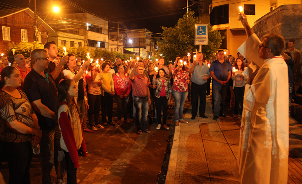 Hoje tem procissão da Igreja Católica