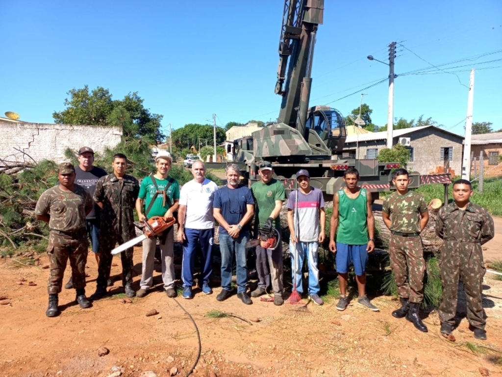 Reprodução - A Secretaria Municipal de Meio Ambiente (SMMA) retomou a parceria com o Exército para o corte de árvores em Cachoeira do Sul.