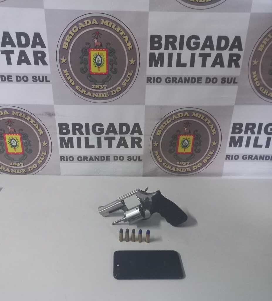 Brigada Militar prende dois homens por porte ilegal de arma de fogo em Rio Grande
