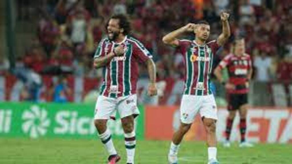 Fluminense goleia o Flamengo e é bicampeão carioca