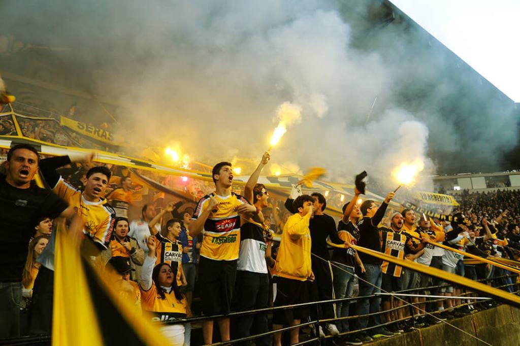 Tencati ressalta trabalho coletivo e dedica título para a torcida do Criciúma: 