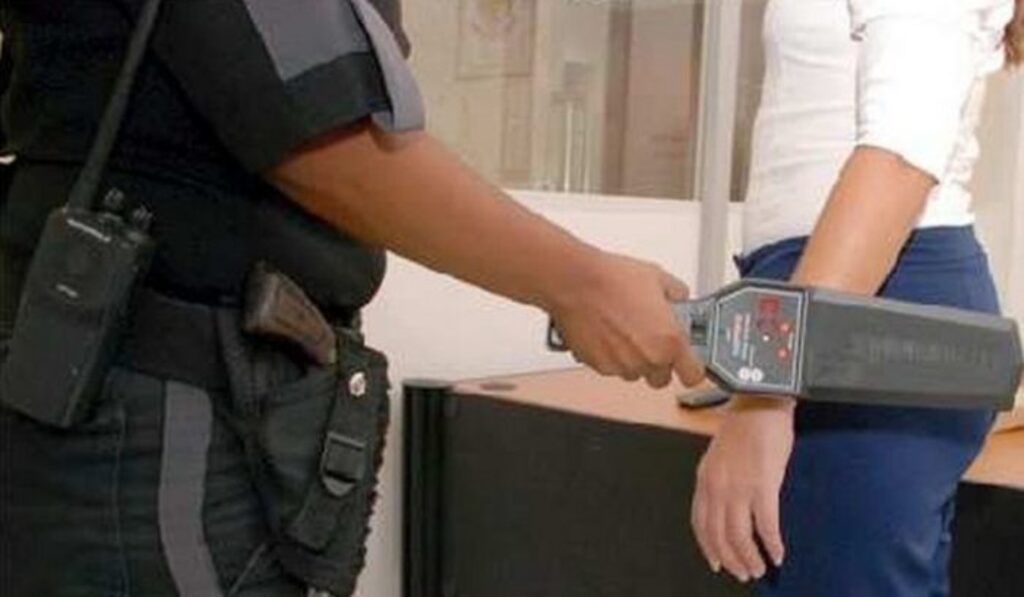 Escolas em todo o Brasil anunciam uso de reforço na segurança, com armas e eletrônicos