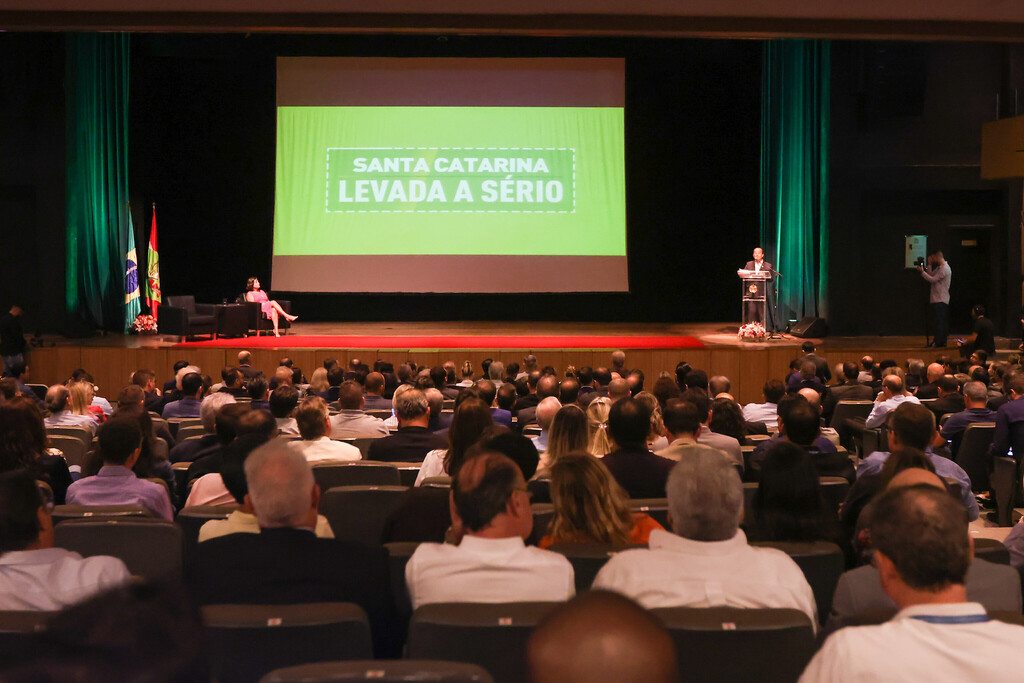 Governador Jorginho Mello apresenta balanço dos primeiros 100 dias de gestão