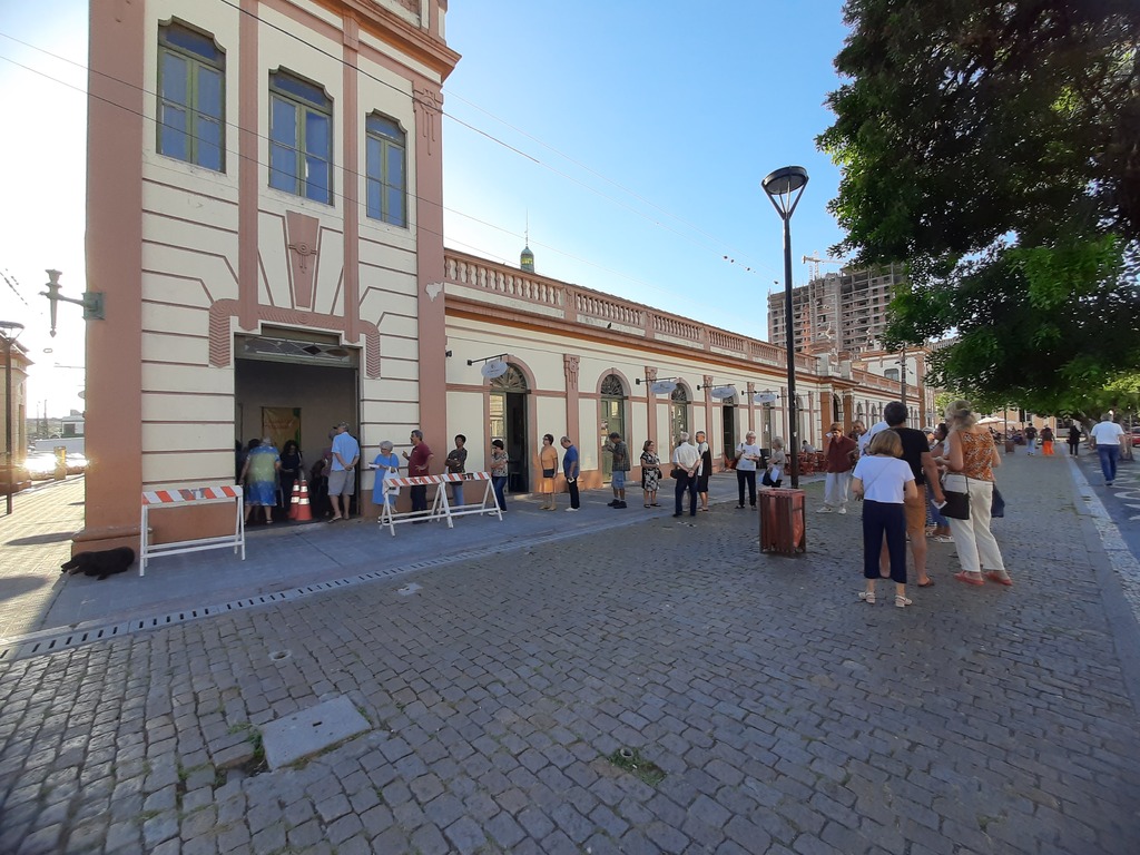 Segundo dia de vacina contra gripe tem alta procura