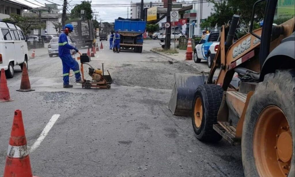 Águas de Joinville repavimenta trecho da rua Dona Francisca após conserto de adutora