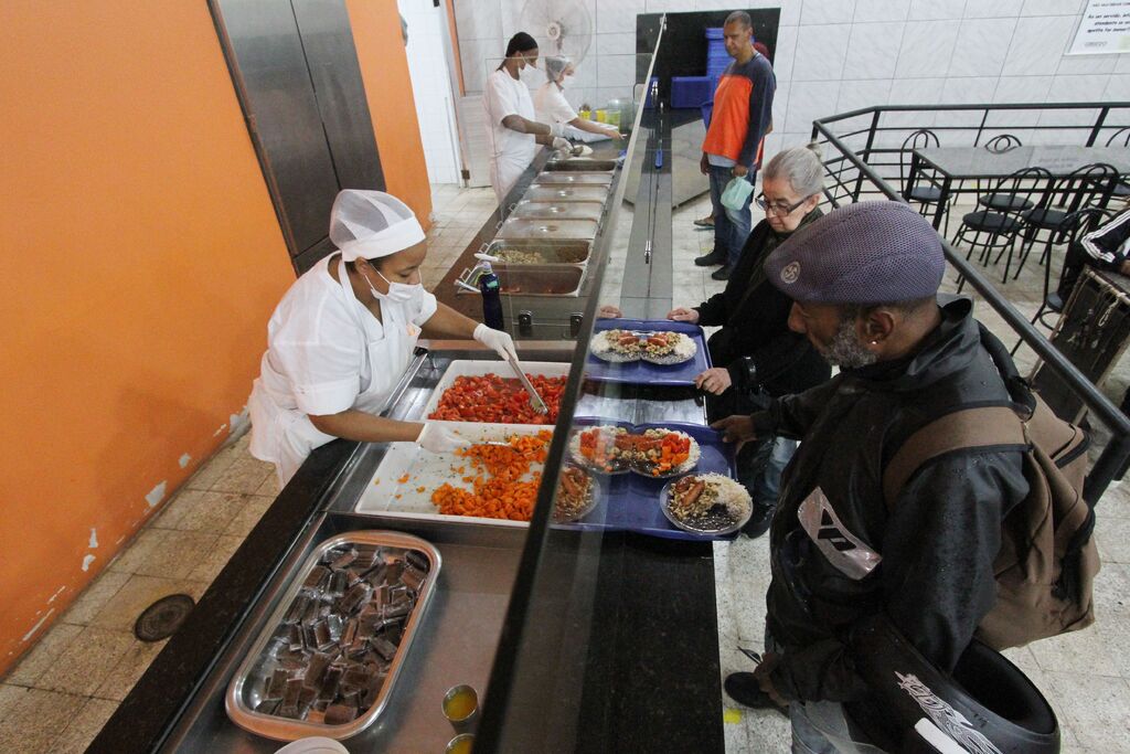 Foto: Jô Folha - DP - O restaurante disponibiliza 200 gratuidades e recebe cerca de 200 a 250 pagantes por dia