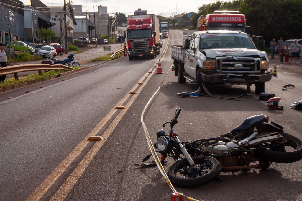 Motociclista morre em colisão no Araucária Park