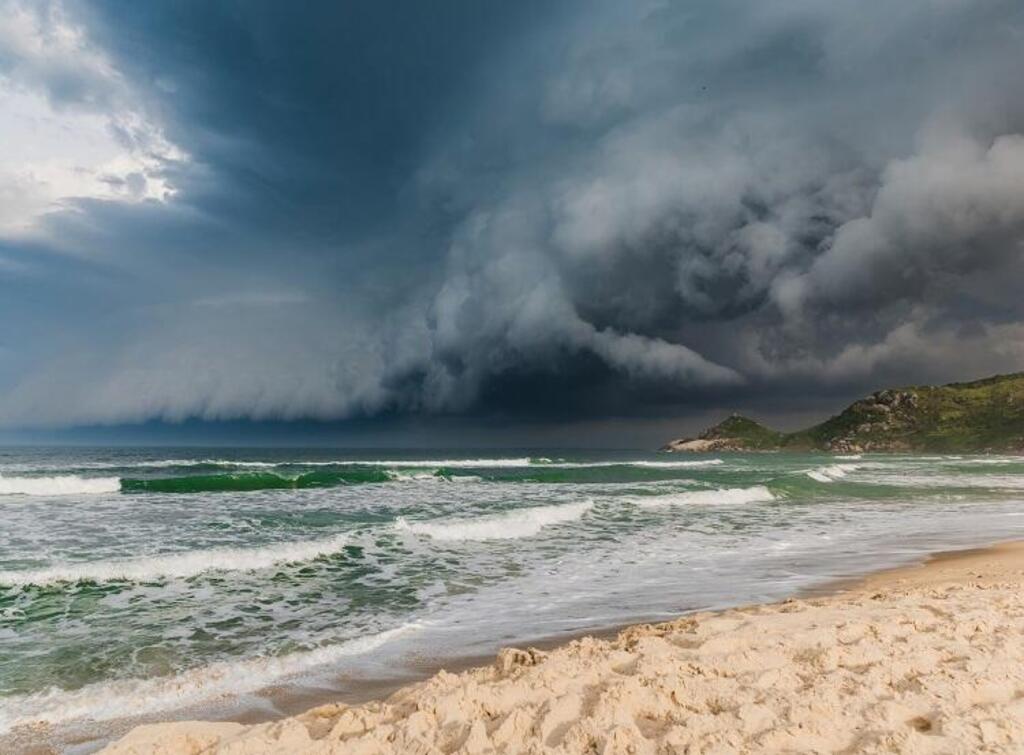 Frente fria: aviso da Defesa Civil deixa ao menos 5 regiões de Santa Catarina em alerta; confira