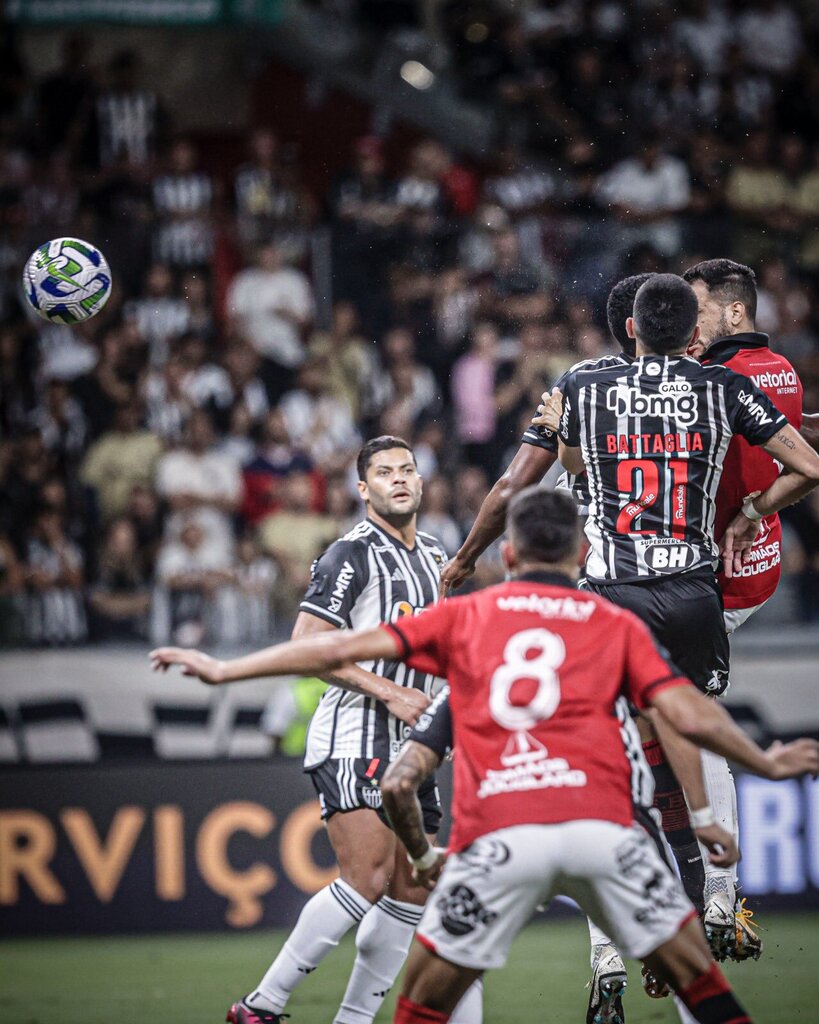 Foto: Cristiane Mattos - Especial - DP - Aos 11 minutos da etapa final, camisa 3 abriu o placar em cabeçada após escanteio