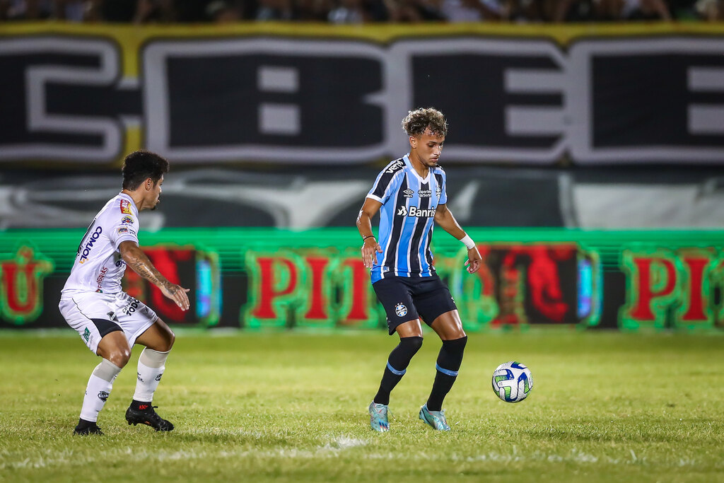 Fora de casa, Grêmio bate ABC por 2 a 0 e encaminha classificação às oitavas