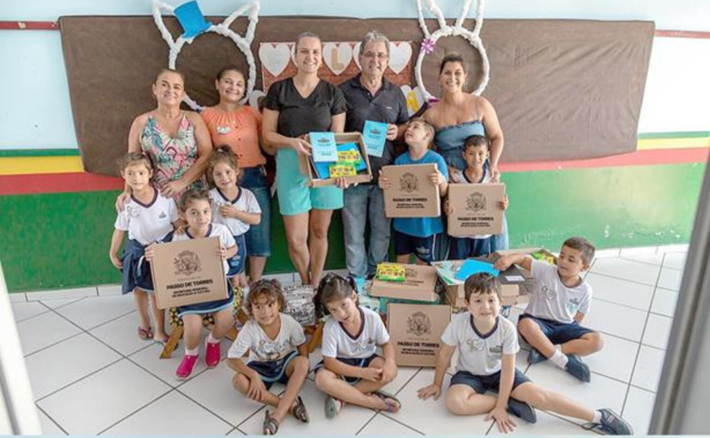 PREFEITURA CONTEMPLA ALUNOS COM MATERIAL 
ESCOLAR GRATUITO NAS ESCOLAS DE PASSO DE TORRES