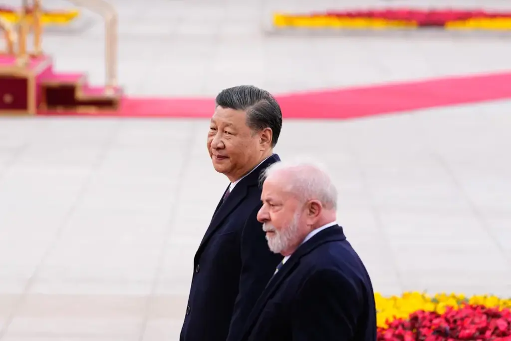 Lula e Xi Jinping assinam 15 acordos de parceria em Pequim