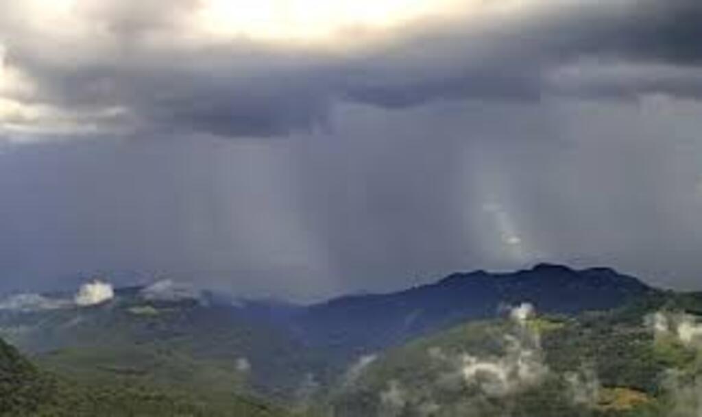 Com risco de temporal e queda de granizo, SC começa semana com ‘clima de inverno’