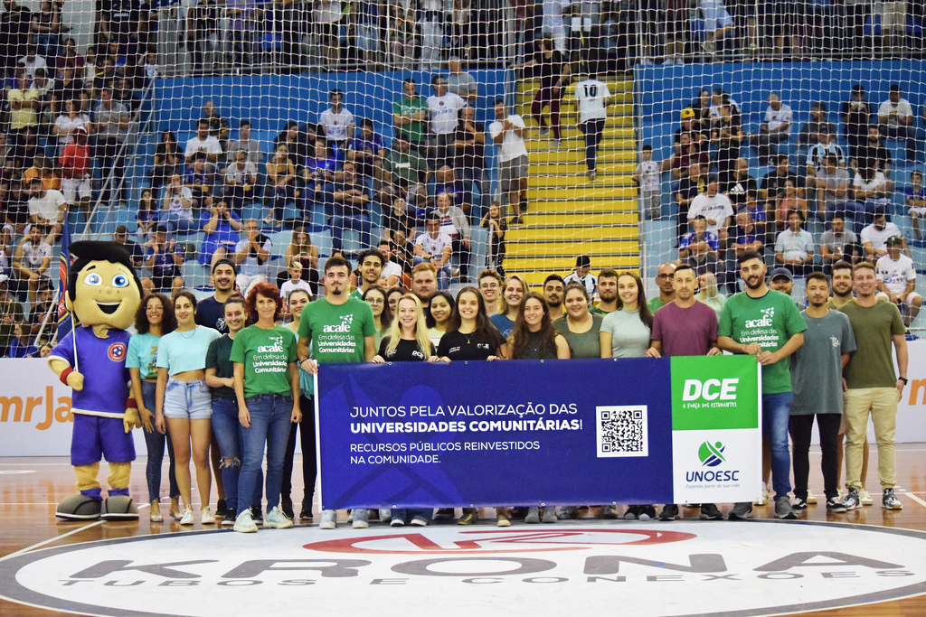 Movimento em Defesa das Universidades Comunitárias é evidenciado em jogo da Liga Nacional de Futsal