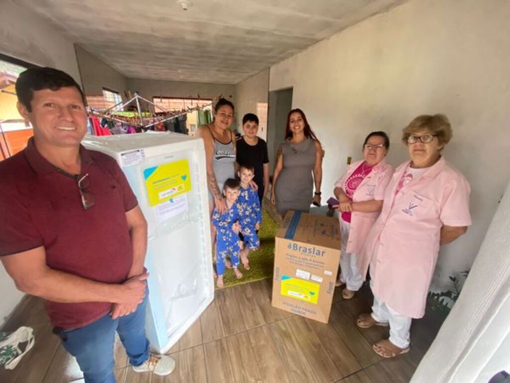 Entrega de 30 kit´s para 30 famílias em Rodeio