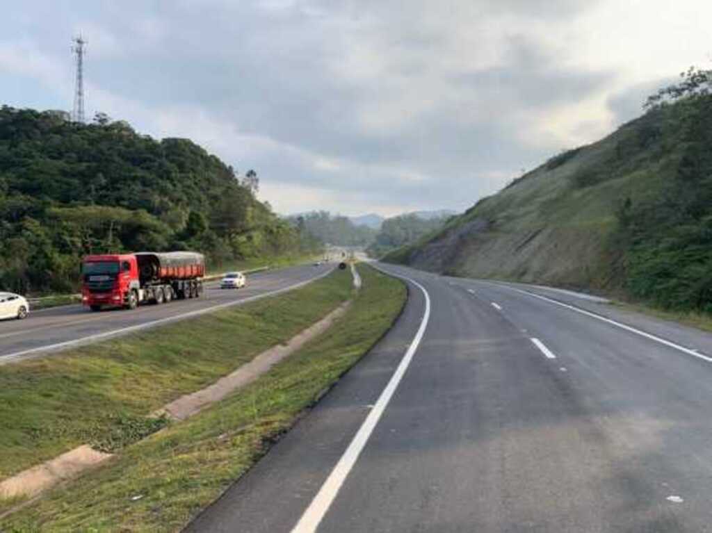 detonação de rochas às margens da rodovia em Gaspar entre os Km 41 a 42, será dia 18 de abril de 2023 terça-feira.