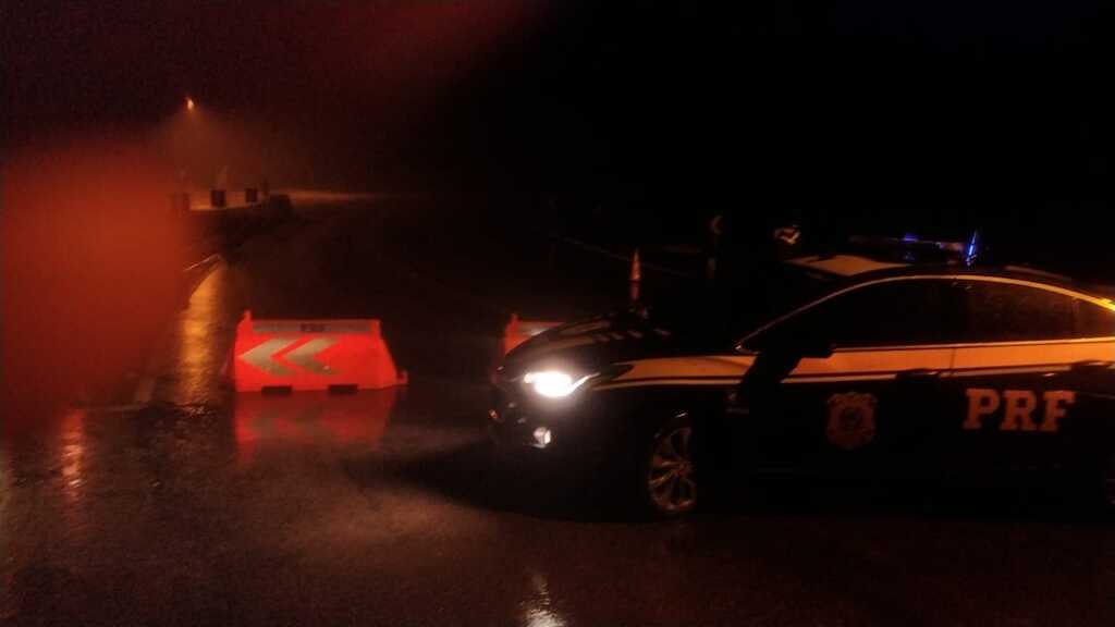 BR-280, em Corupá, é totalmente interditada após queda de barreira