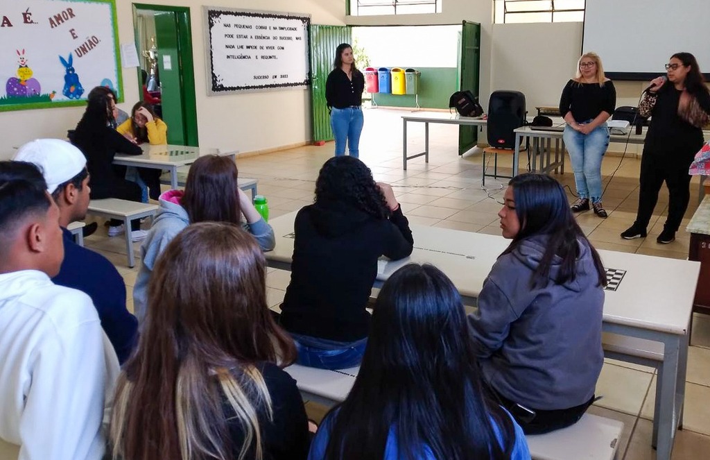 Projeto orienta estudantes na busca pelo primeiro emprego