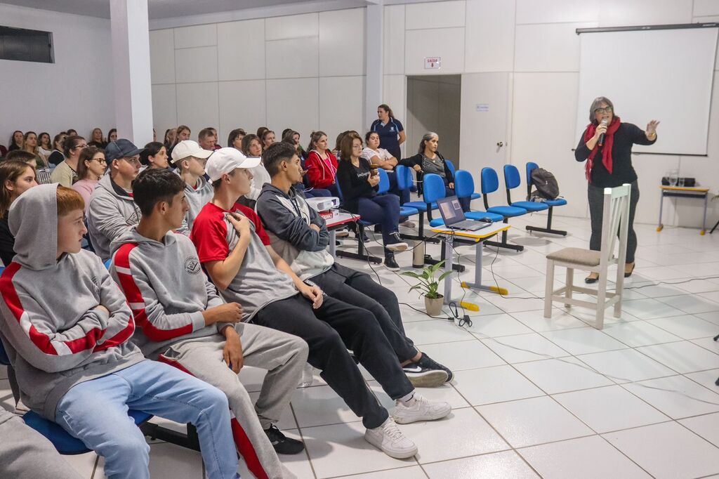 AUTISMO E SUAS FORMAS DE INCLUSÃO FORAM TEMA DE PALESTRA