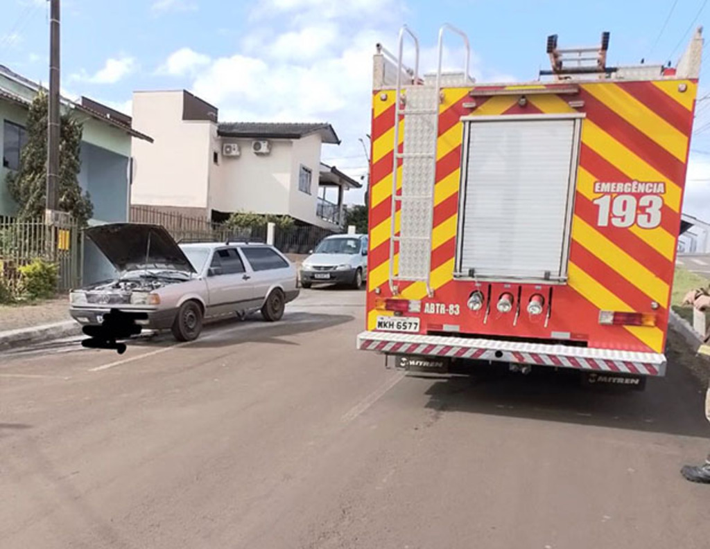 Princípio de incêndio em carro