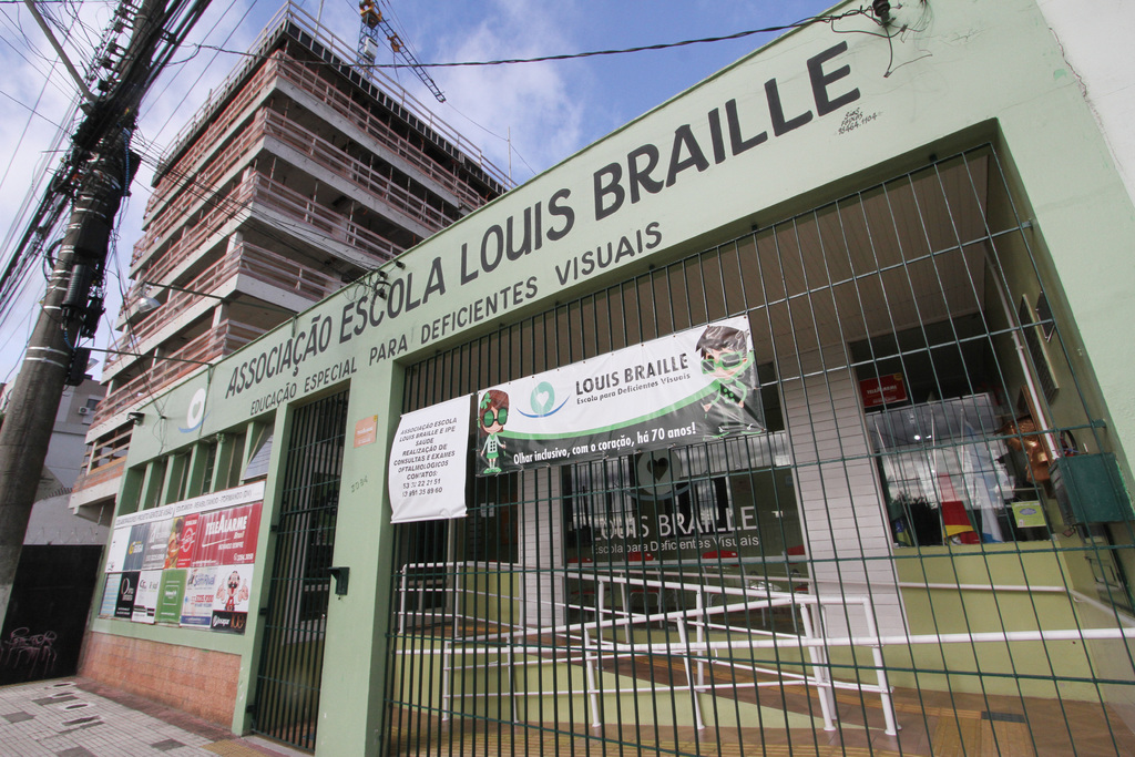 Foto: Carlos Queiroz - DP - Materiais que serão usados na construção já estão disponíveis, faltando recursos para mão de obra