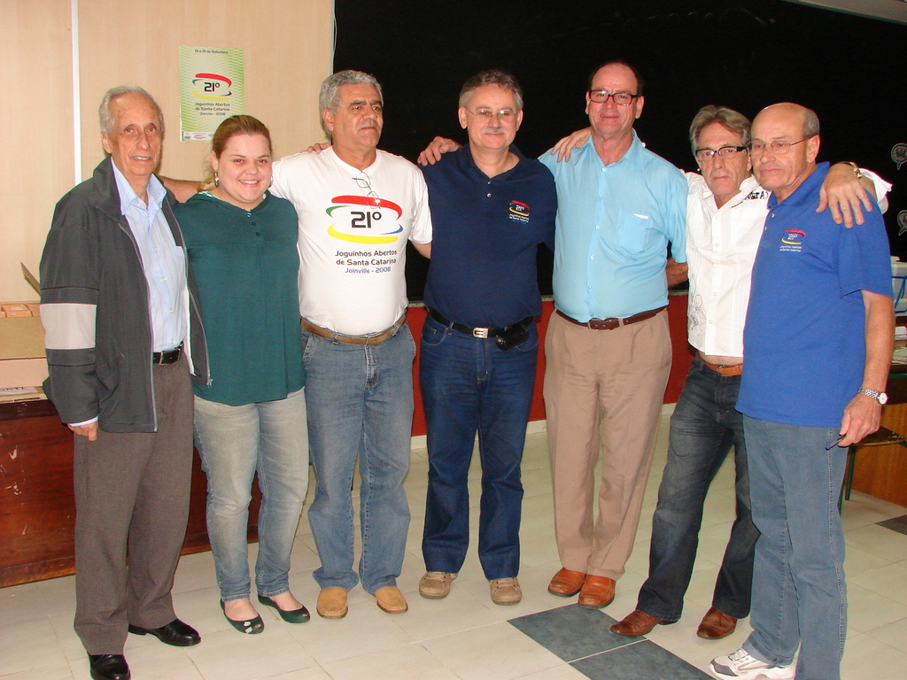  - RDB (camisa azul marinho) e a equipe da comissão organizadora dos 21º Joguinhos Abertos