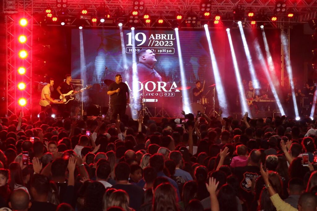 Evento gospel Adora São Chico atrai milhares de pessoas no centro histórico