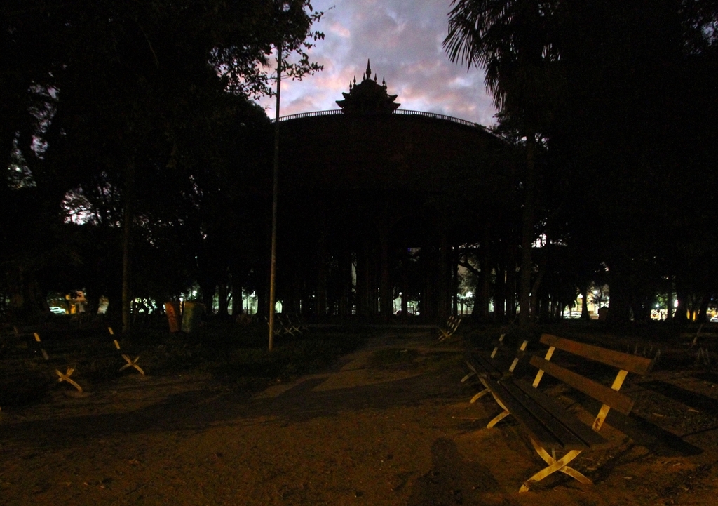 Foto: Carlos Queiroz - DP - Já nos primeiros minutos da noite, Piratinino de Almeida é tomada pela escuridão