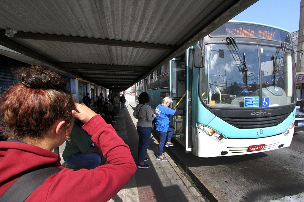 Foto: Jô Folha - DP - Os ônibus possuem, há quatro anos, um botão do pânico