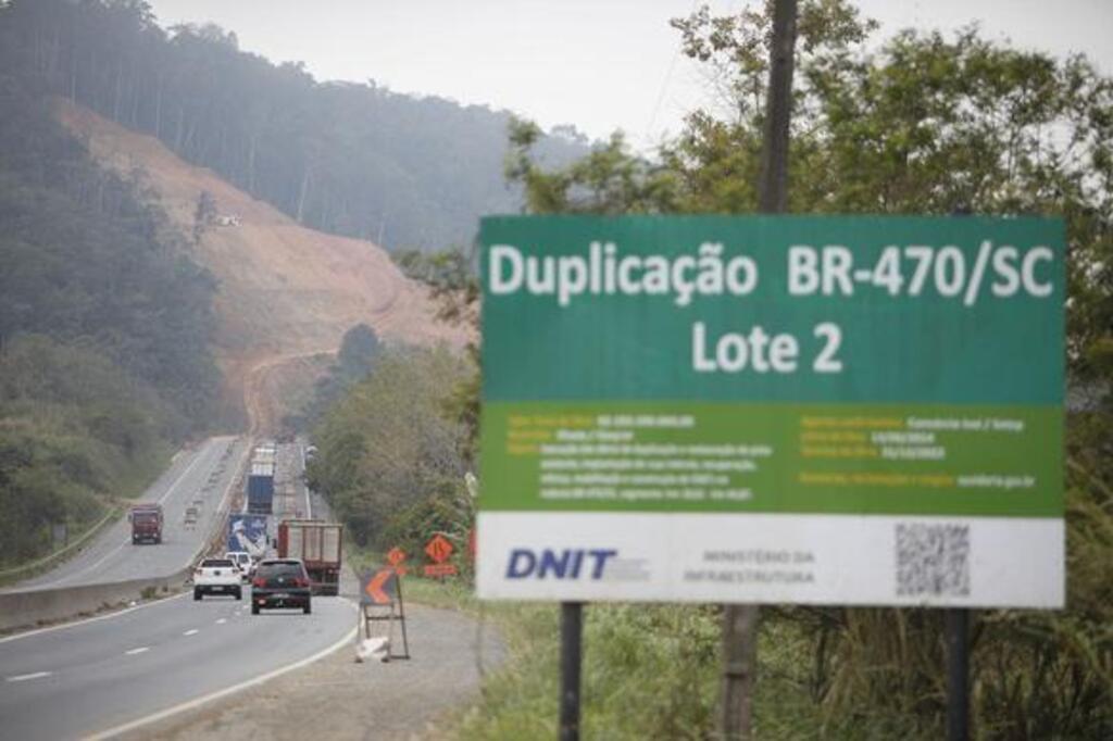 Detonação de Rochas no Km 02 da Br 470 (terça feira) 25 de Abril