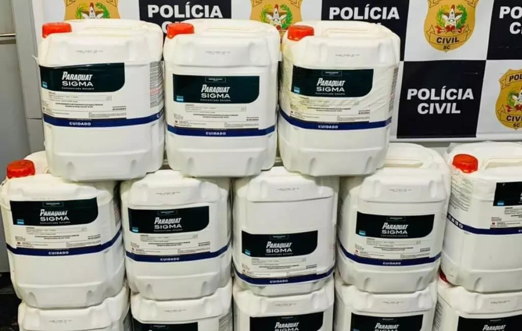 Mais de 200 litros de agrotóxico banido no Brasil são apreendidos em SC