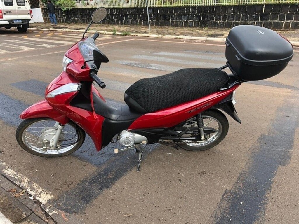 Motociclista fica ferido em acidente