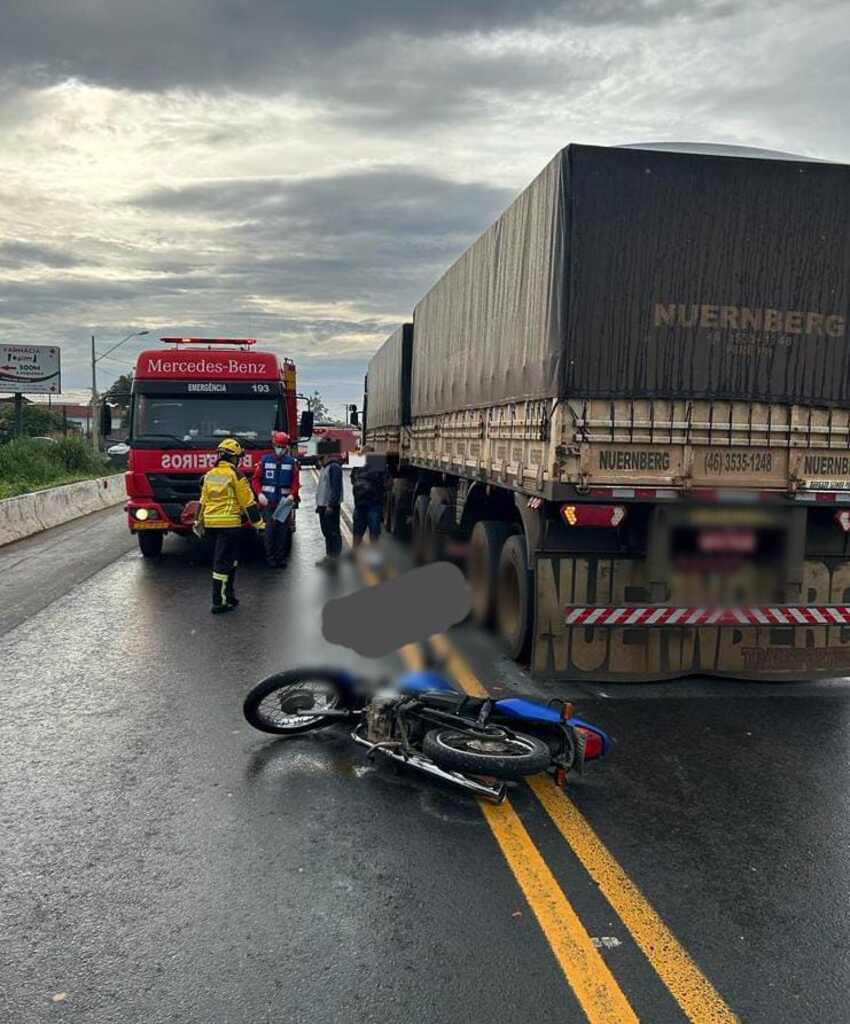 Motociclista morre após bater contra caminhão em Araquari