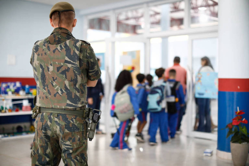 Publicada lei sobre guardas armados nas escolas estaduais