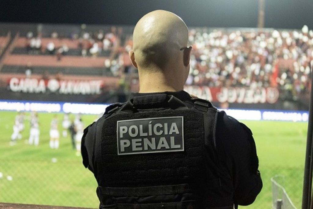 Homem com tornozeleira eletrônica é preso durante jogo do Brasil