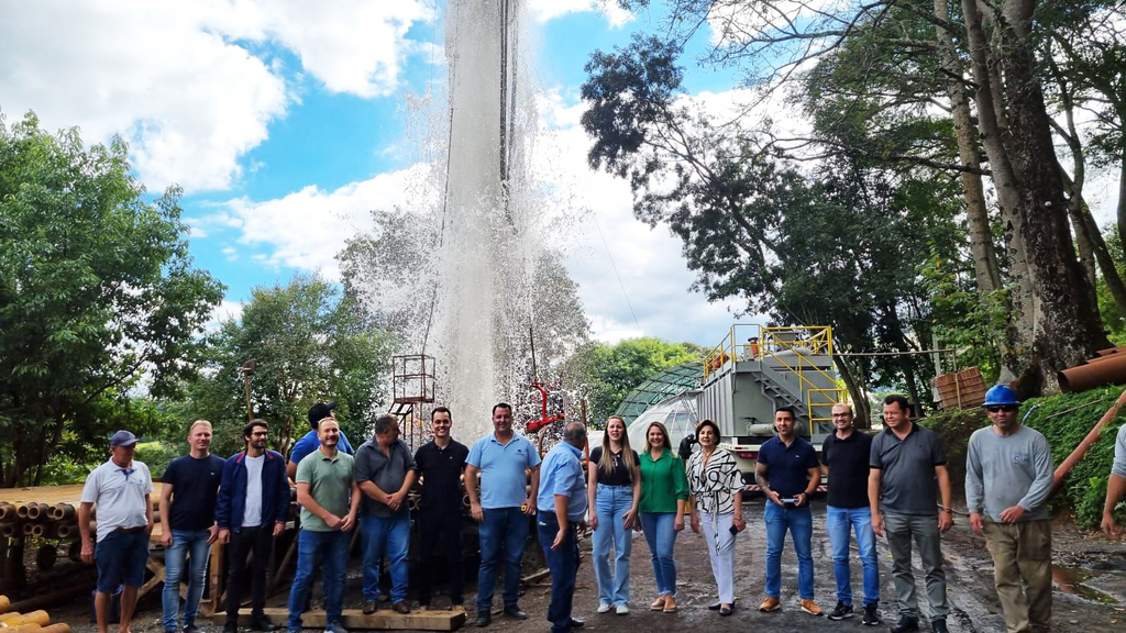 ÁGUAS JORRAM NO NOVO POÇO DAS TERMAS DE PIRATUBA, MARCANDO UM NOVO CICLO PARA A CAPITAL TURÍSTICA