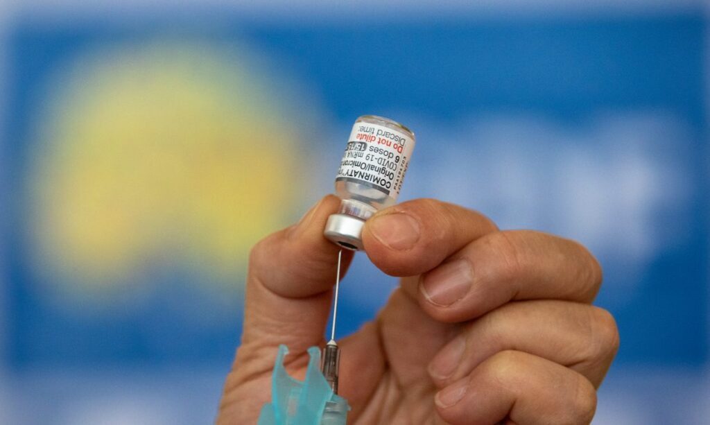 título imagem Covid-19: governo amplia vacina bivalente para todos acima de 18 anos