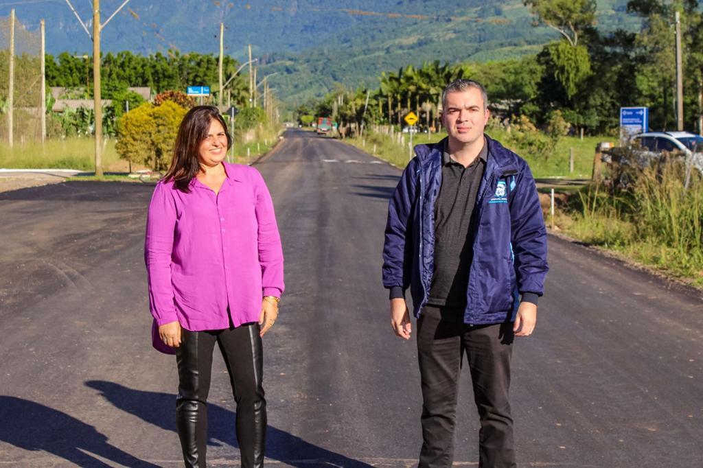 CONCLUÍDA A PAVIMENTAÇÃO ASFÁLTICA ENTRE PIXIRICA E MORRO DO FORNO EM MORRINHOS DO SUL