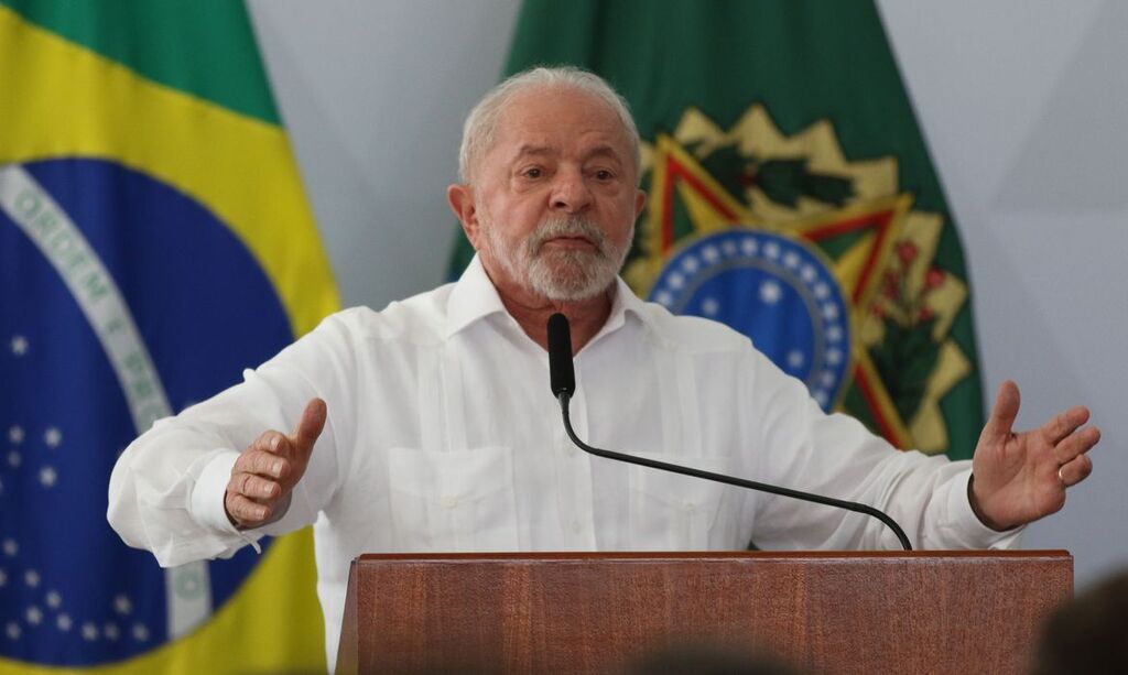 Presidente Lula anuncia política de reajuste do salário mínimo e isenção de IR