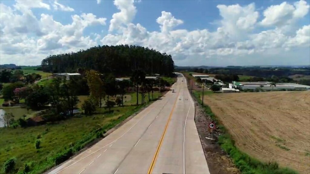 Dnit entrega mais 15 km de restauração em concreto na BR-163/SC