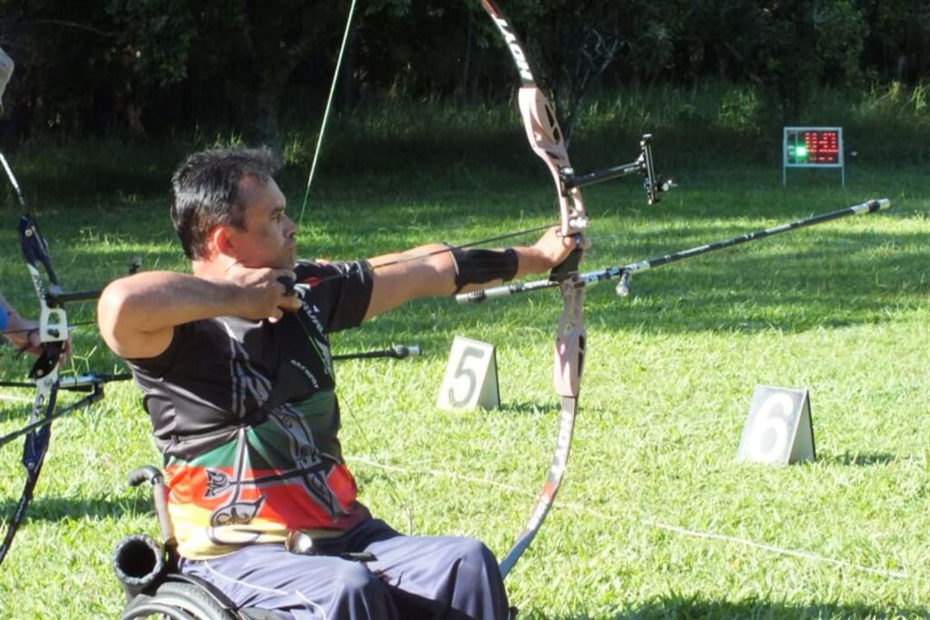 Paratleta Denilson Souza fica na terceira posição em competição de arco e flecha