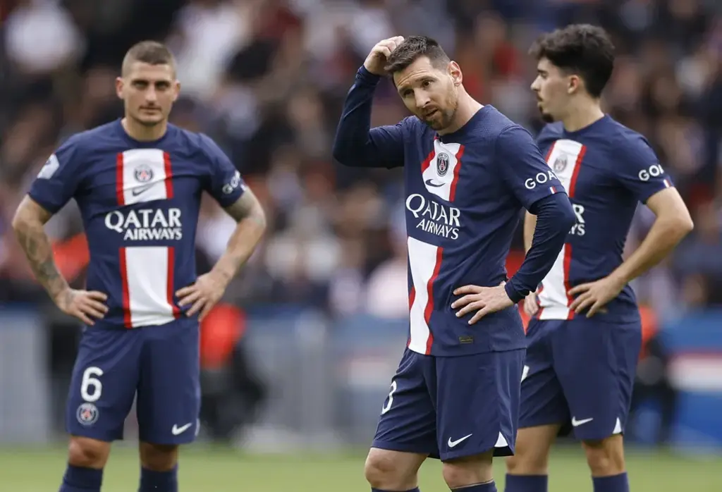  - Messi após gol do Lorient; PSG x v Lorient — Foto: REUTERS/Christian Hartmann