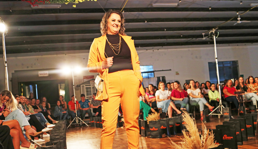 Loja Toque Sensual realiza desfile de moda