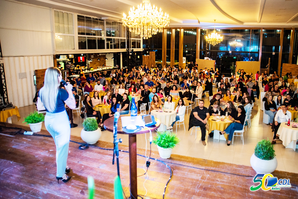 Palestra-show “Eu Faço a Diferença” da CDL marcou a comemoração antecipada do Dia do Trabalhador