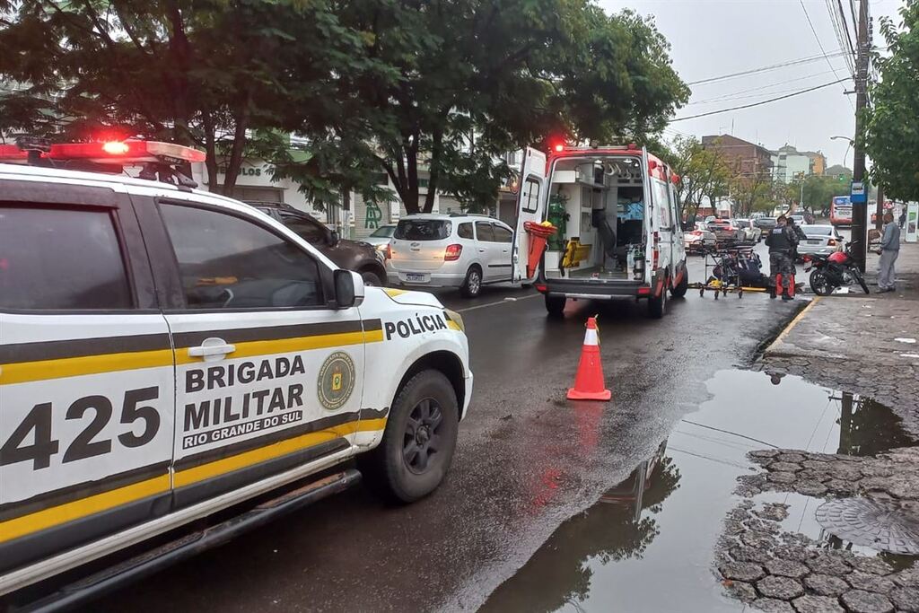 Motociclista fica ferido após acidente na Avenida Presidente Vargas em Santa Maria